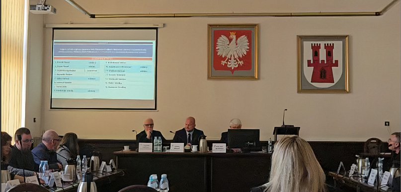 Grodków. Sesja była, odpowiedzi nie. Instytucje zawiodły, urzędnicy milczą