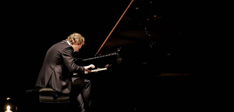 Wyjątkowy recital na zamku. Piotr Pawlak zagra w Brzegu