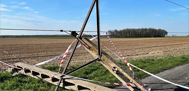 Dariusz Gajewski zniszczył słup wysokiego napięcia pod Starowicami