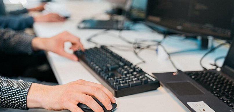 JDG czy spółka z o.o. — jak wybrać formę działalności, która nie zablokuje wzrostu