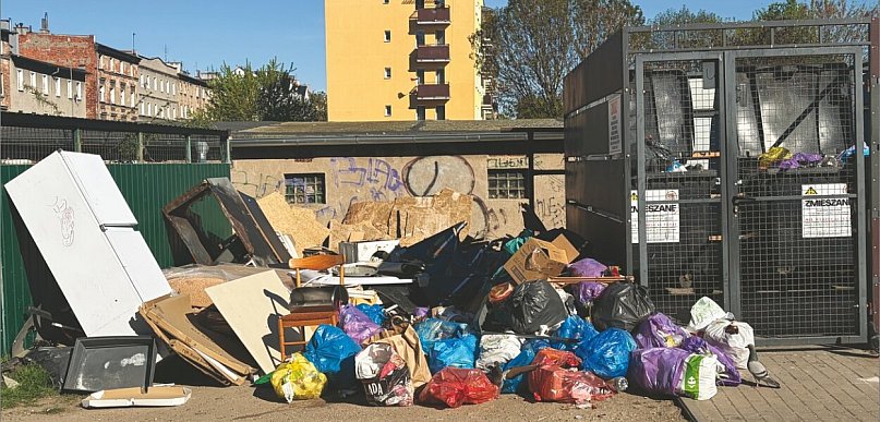 Śmieci wracają szybciej niż służby. Dzikie wysypisko w Brzegu