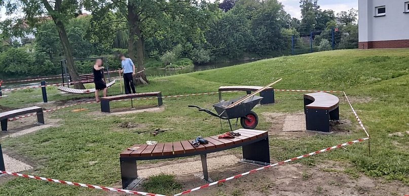 Marina. Zrobili, rozebrali, teraz stawiają znowu. Strefa relaksu za 81 tys.