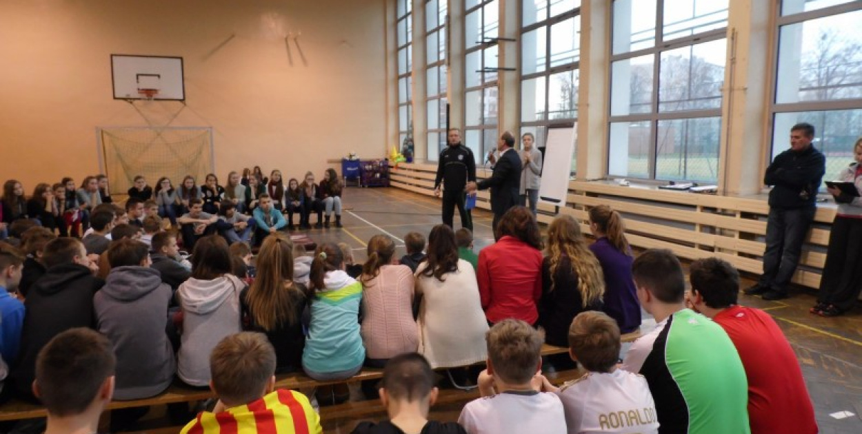 SPORTOWY OKRĄGŁY STÓŁ