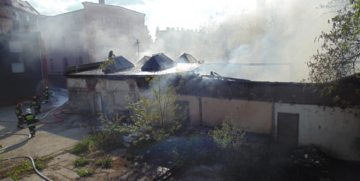 Pożar hali magazynowej w Brzegu [zdjęcia + video]