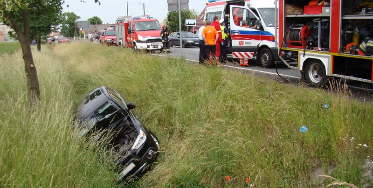 Ruch wahadłowy na DK 94 w Buszycach. Zderzenie dwóch pojazdów