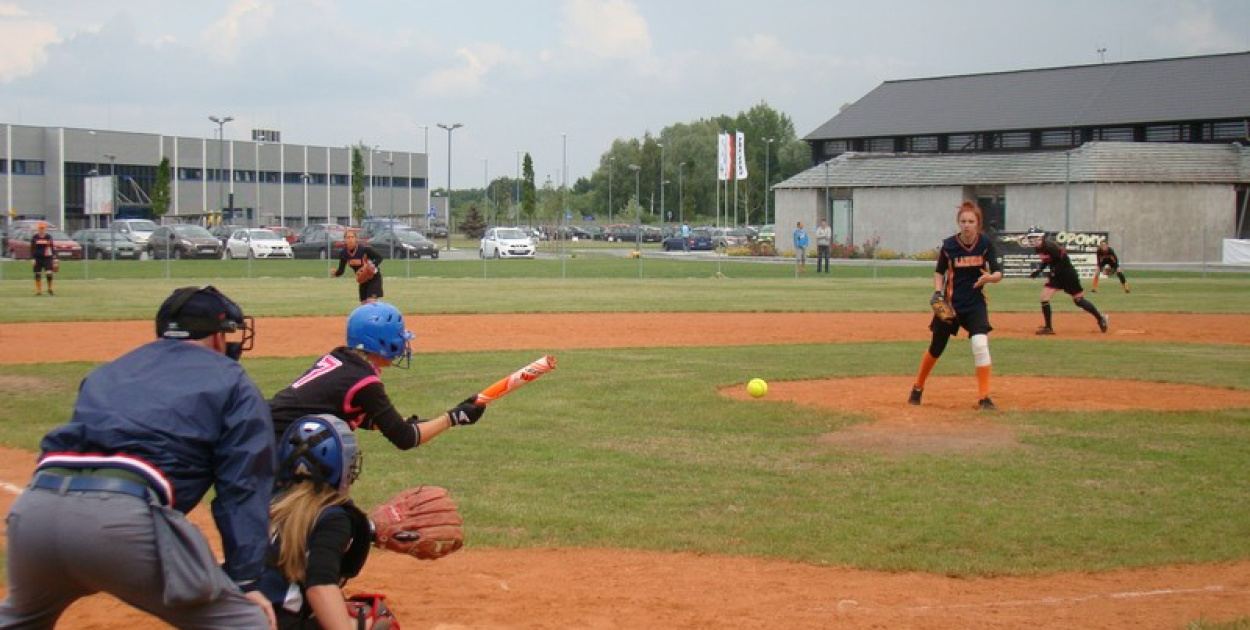 Trzy zwycięstwa Delfinów, dwa Szóstki