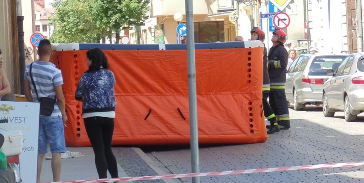 Brzeg: Służby ratunkowe i policyjni negocjatorzy zapobiegli tragedii