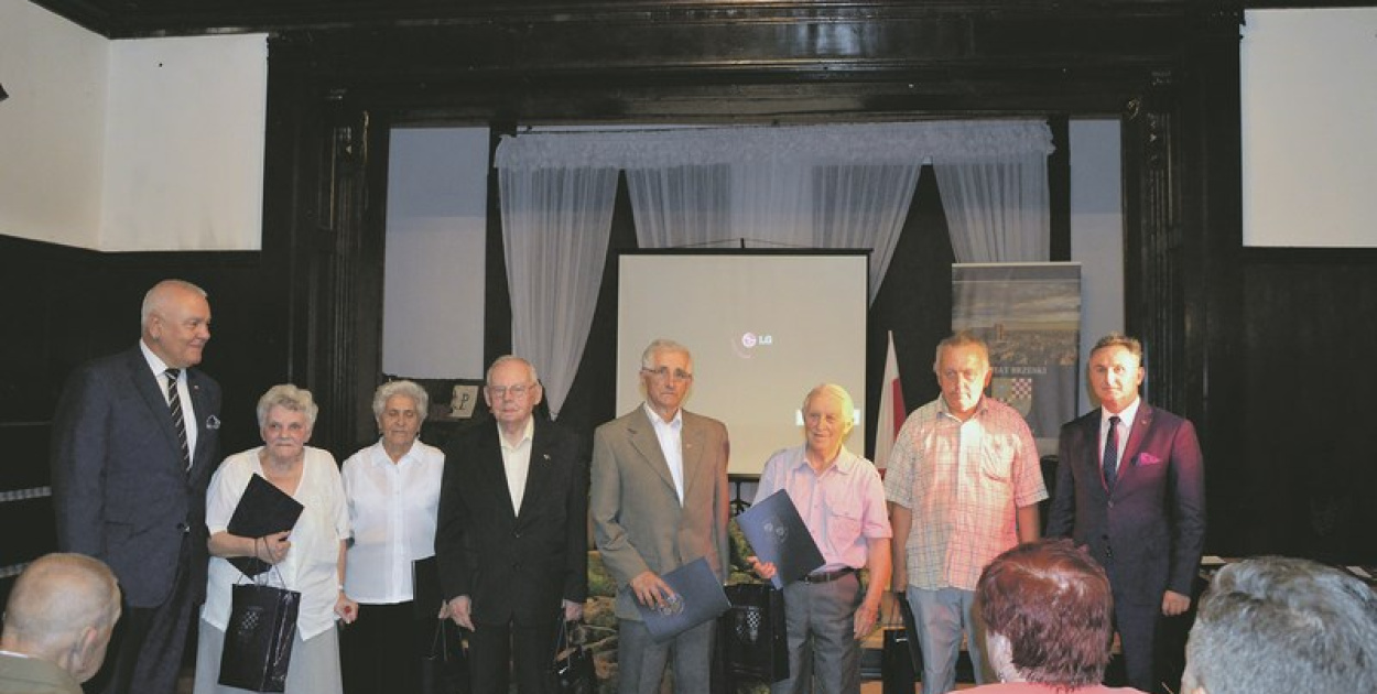 Pod biało- czerwonym sztandarem