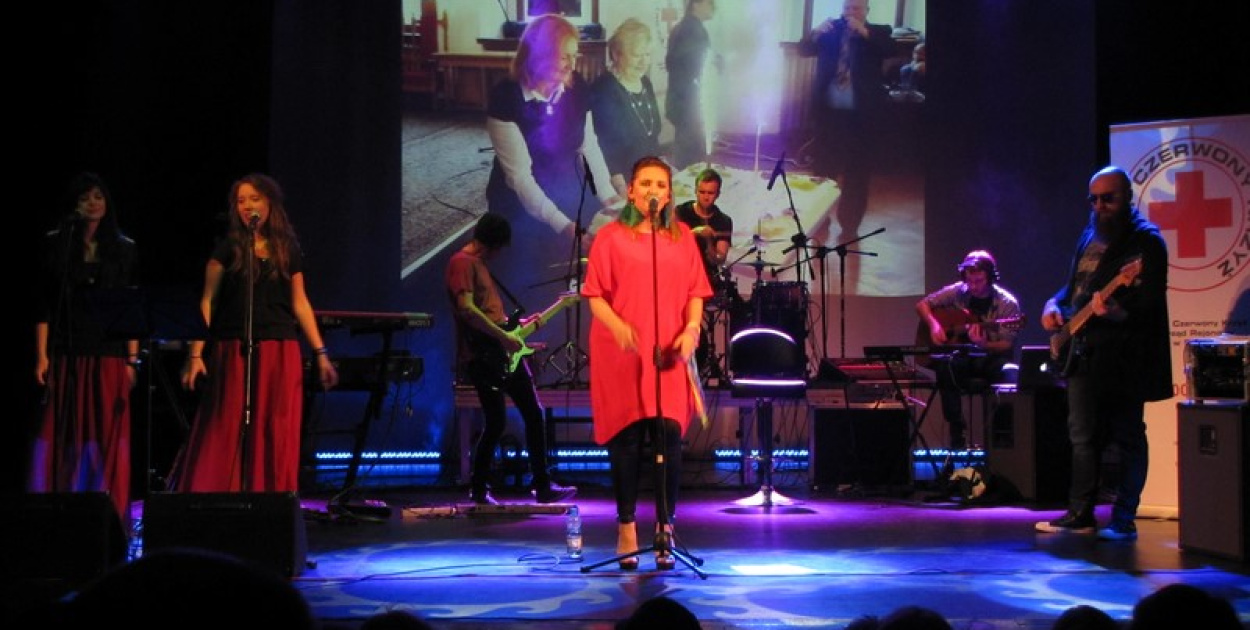 Koncert zespołu LULY w Brzegu na rzecz PCK [fotorelacja]