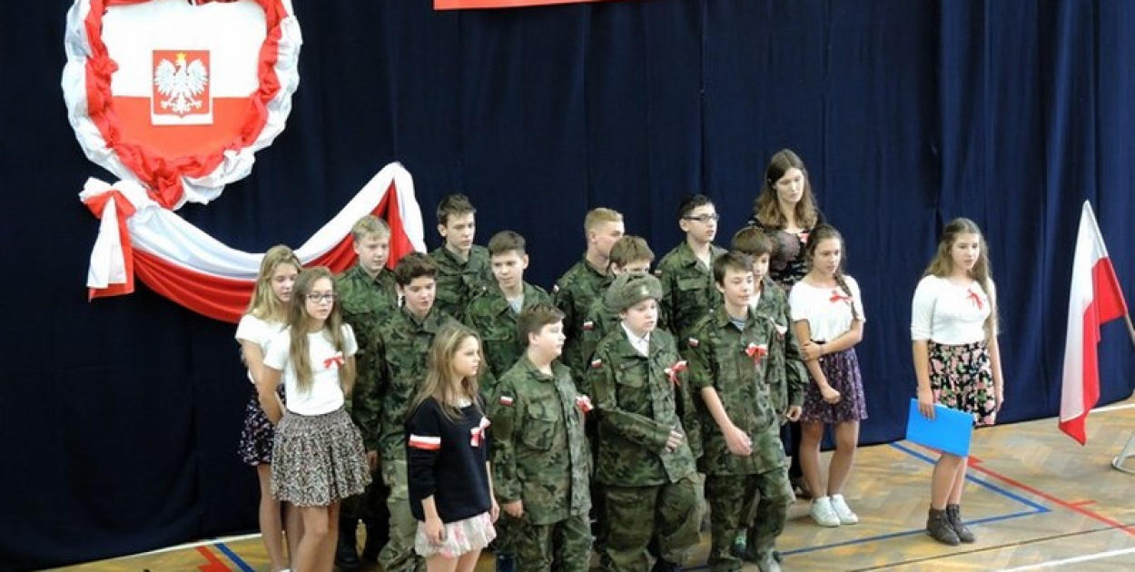 "Ósemka" śpiewająco zdała egzamin z patriotyzmu