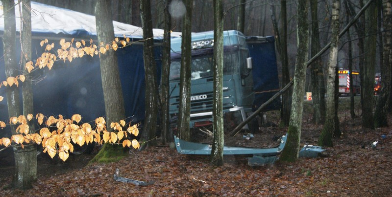 Ciężarówka wypadła z drogi. Spore utrudnienia na DK 39