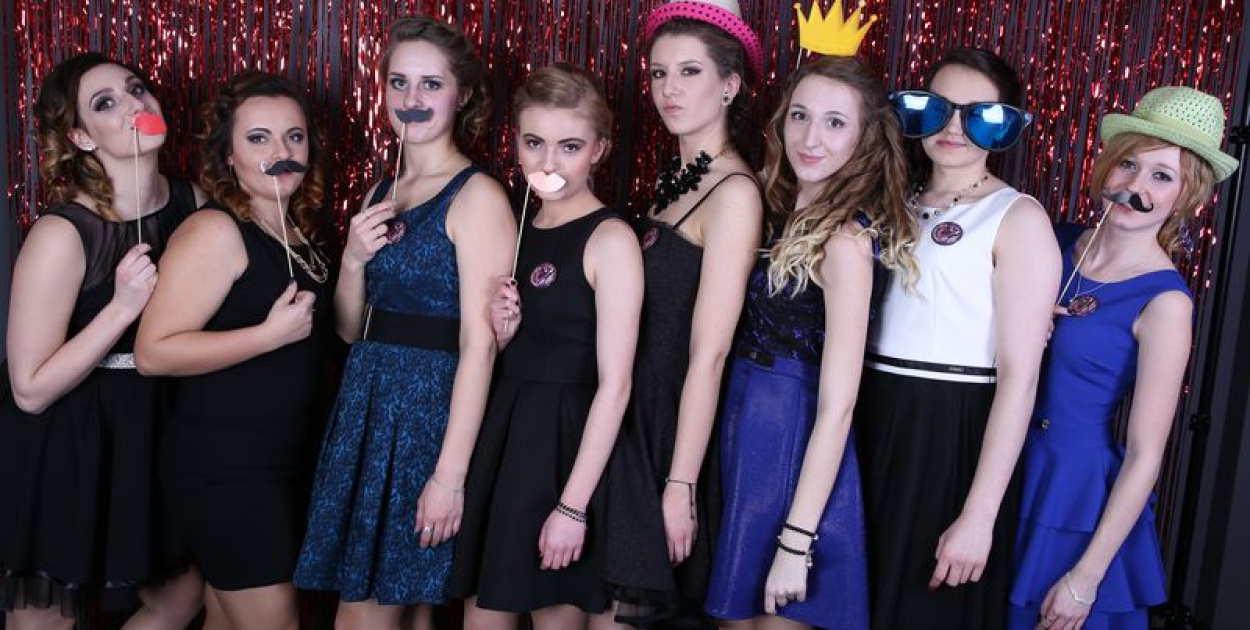  Studniówki 2016: Maturzyści ZSB w Brzegu zatańczyli poloneza [galerie…