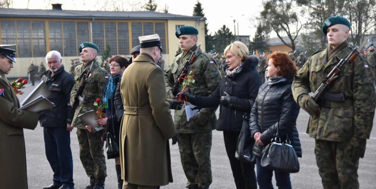  Ochotnicy złożyli przysięgę wojskową w 1. Brzeskim Pułku Saperów…