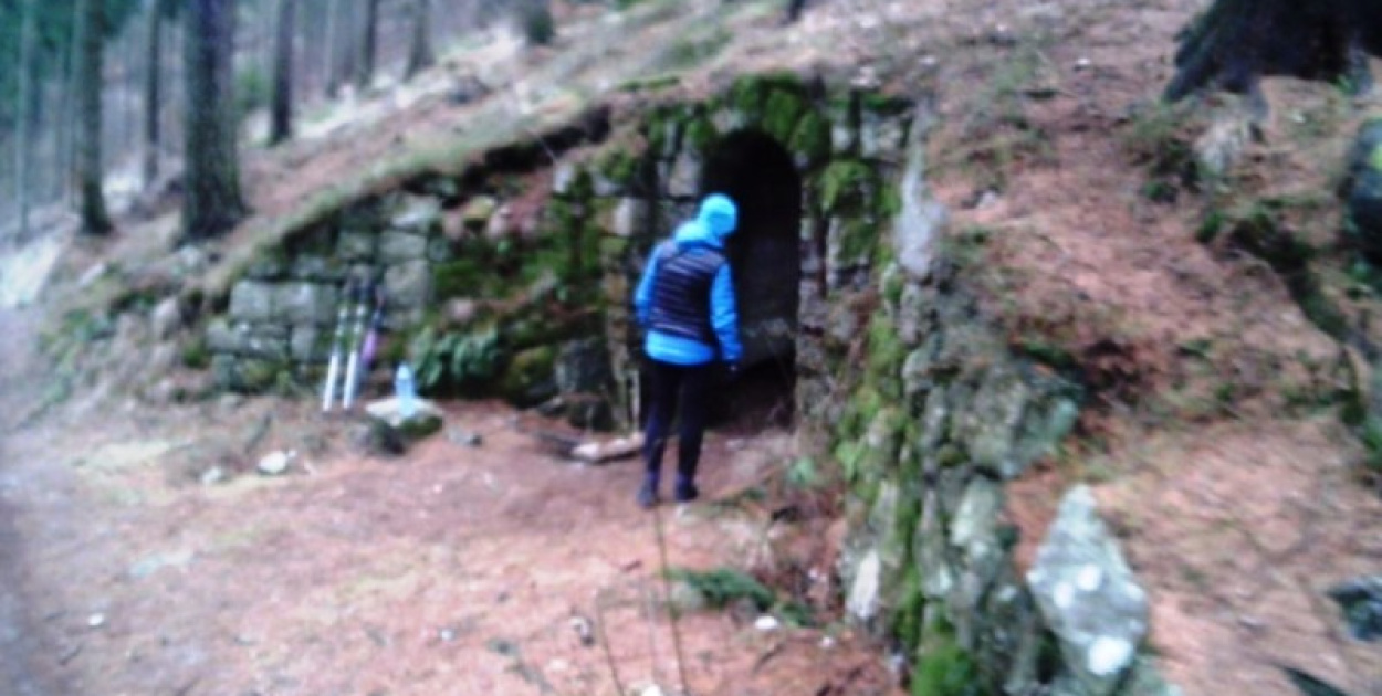 Tajemnice ukryte w Sudetach - Szczelina pełna skarbów