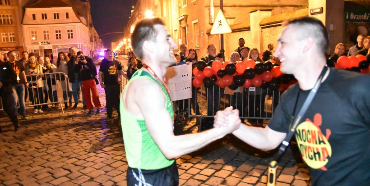  Nocna Dycha, czyli bieg uliczny na dystansie 10 km [oficjalne wyniki +…