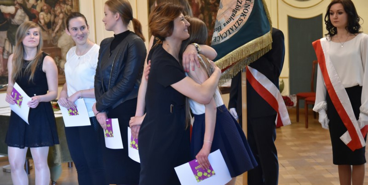  Maturzyści II LO w Brzegu odebrali świadectwa i wyróżnienia  [galeria…
