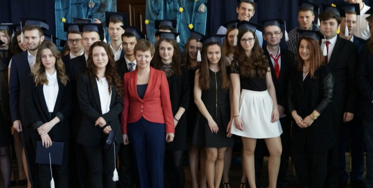 Szczęśliwej drogi już czas. Pożegnanie maturzystów w I LO w Brzegu