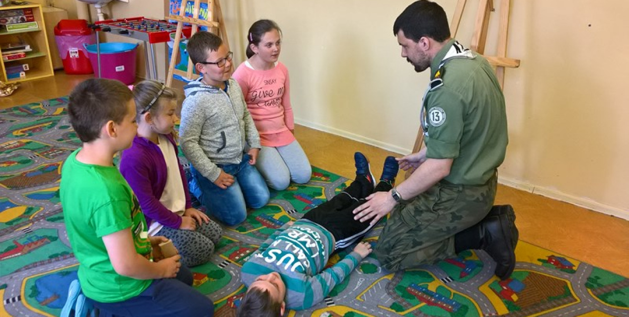  Uczymy się ratować czyli zajęcia z udzielania pierwszej pomocy w PZSP w…