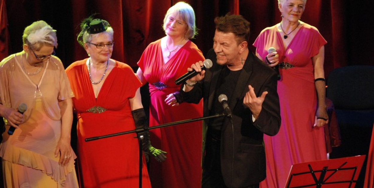 Zespół wokalno - satyrczny "To Tu To Tam" w nowym entourage/u