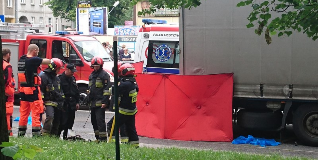 Śmiertelny wypadek w Brzegu. Kobieta zginęła pod kołami TIR-a