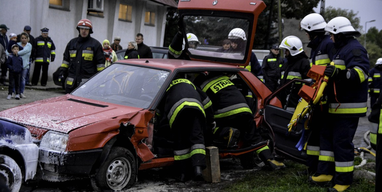  Pożar magazynu i wypadek samochodowy podczas ćwiczeń strażaków…