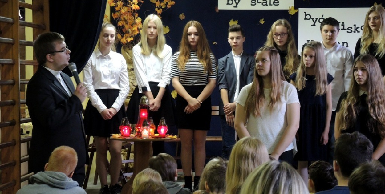 "Zaduszki literackie w ÓSEMCE"