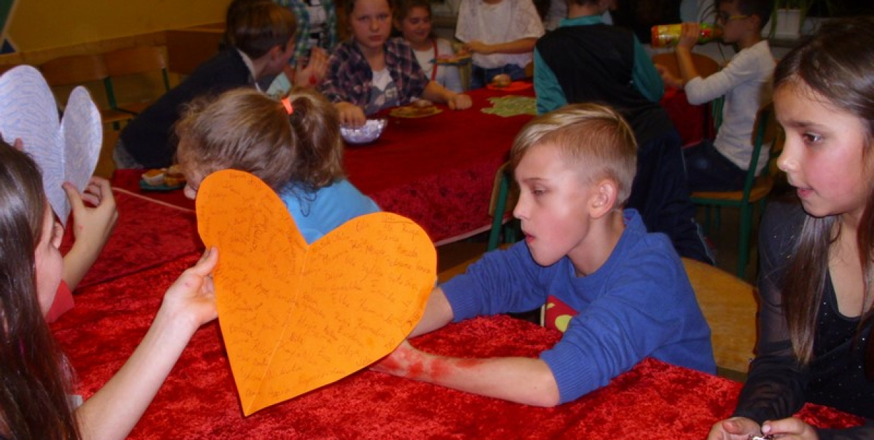  "Od północy wieje wiatr, coś się stanie, coś się dzieje, Święty…