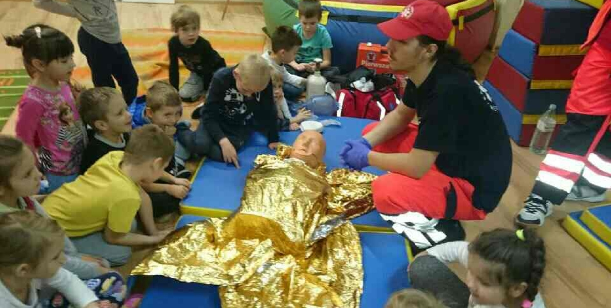 Starszaki z Publicznego Przedszkola nr 11 potrafią ratować życie .