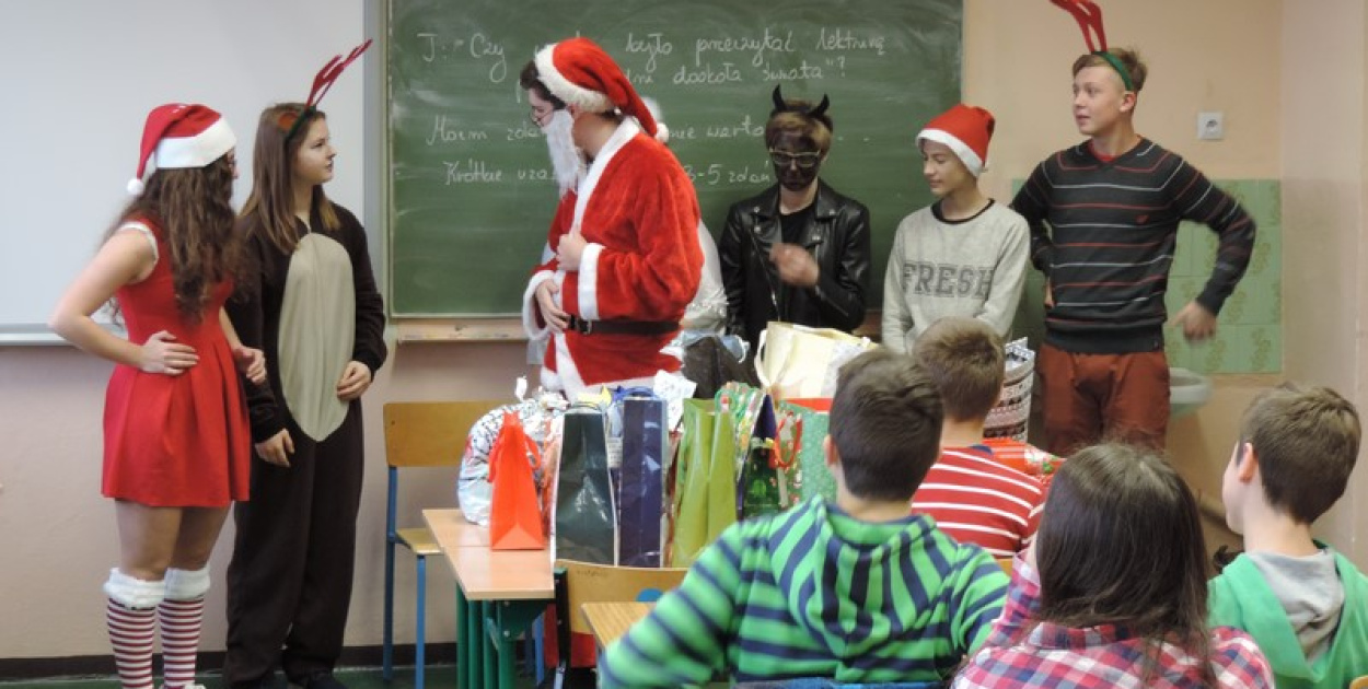 Święty Mikołaj zawitał do Zespołu Szkół nr 1 w Brzegu