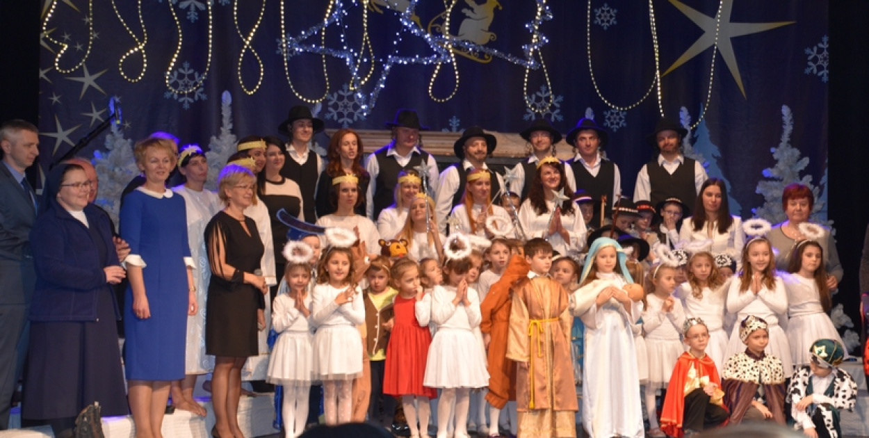  "On jest królem" jasełka Przedszkola Publicznego nr 4 w Brzeskim Centrum…