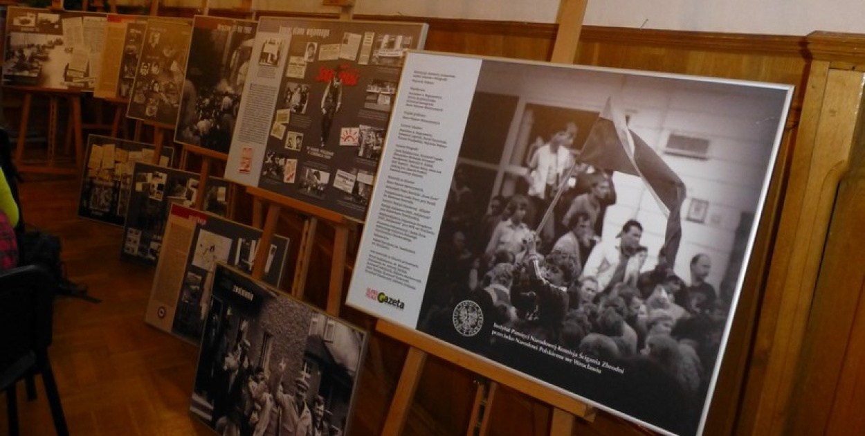  Wystawa w Zespole Szkół Budowlanych - 35. rocznica wprowadzenia stanu…