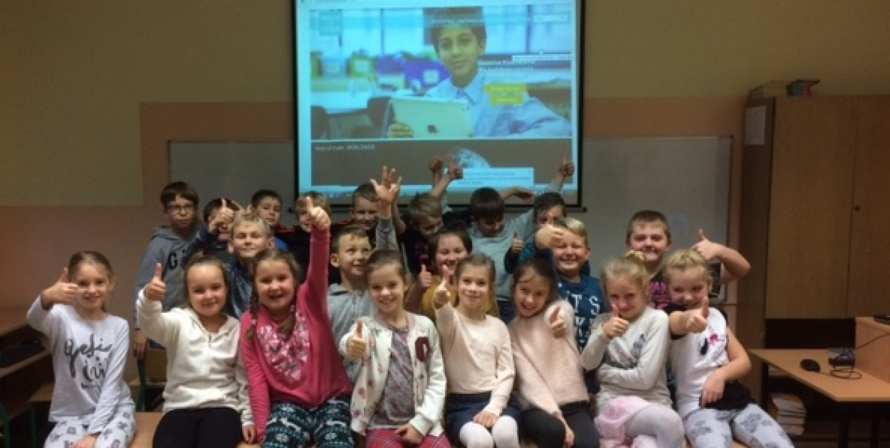 Uczniowie klasy 2a z PSP nr 3 w Grodkowie uczą się kodowania