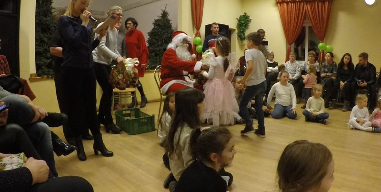 Zabawa dla dzieci w Domu Ludowym w Zielecicach