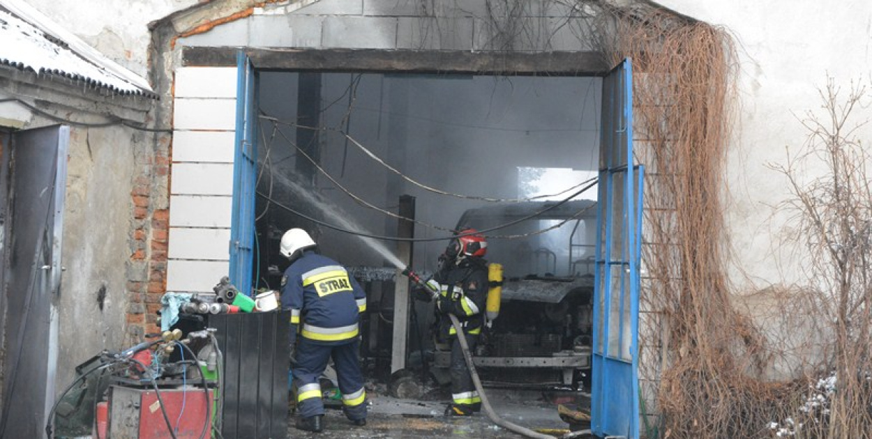 Pożar warsztatu w Goli Grodkowskiej. Straty mogą być bardzo duże