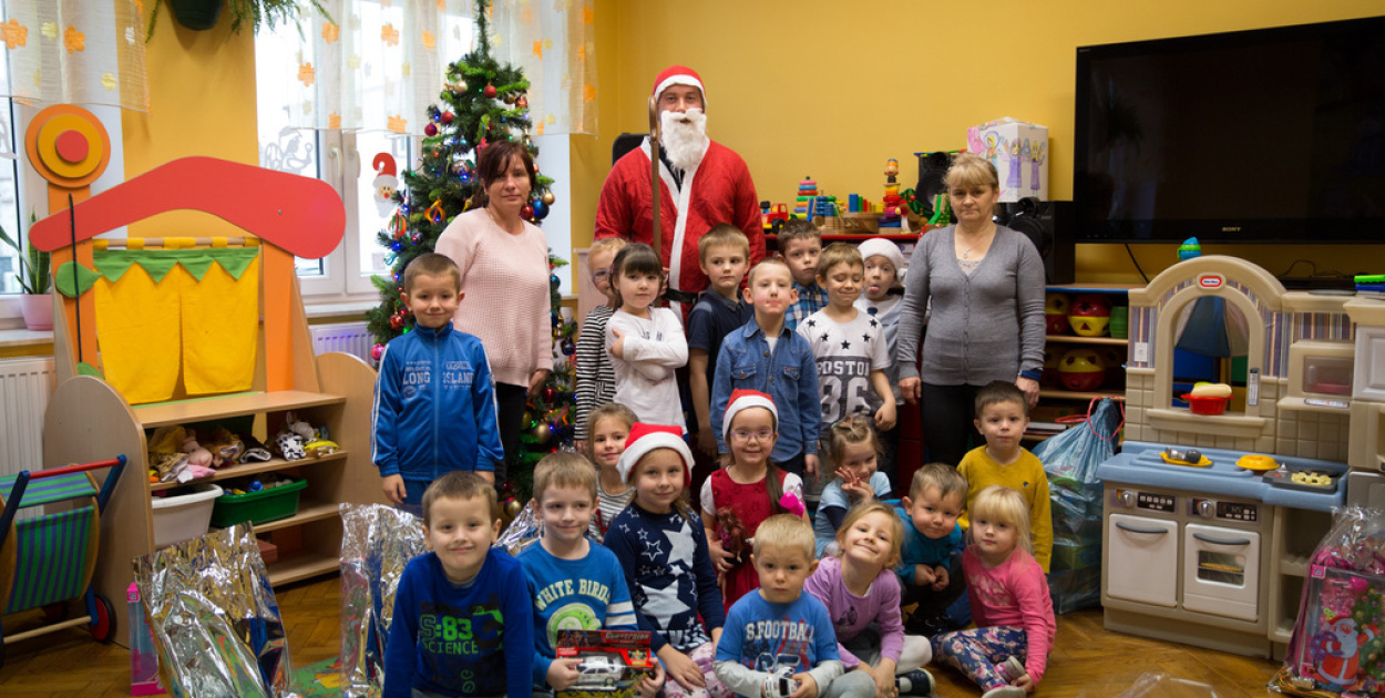 Przedszkolaki bawią się wspaniale, jak co roku w karnawale