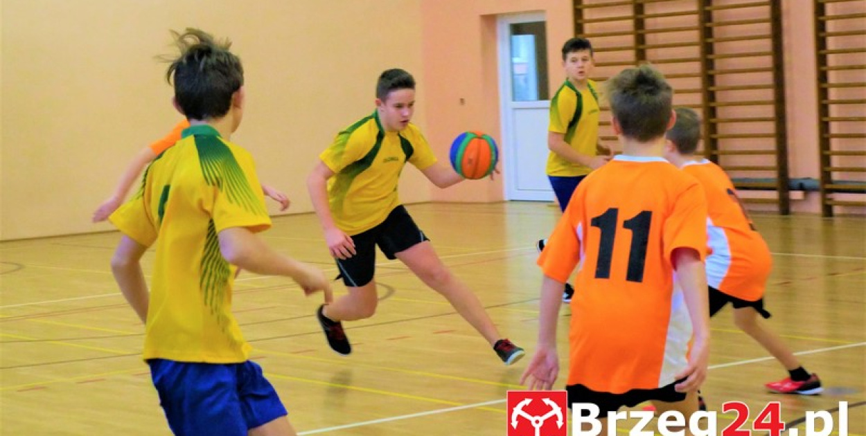  MISTRZOSTWA POWIATU BRZESKIEGO W  MINI PIŁCE KOSZYKOWEJ  CHŁOPCÓW…