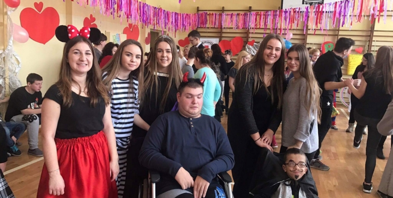 Wolontariusze z I LO w Brzegu - Integracyjny bal karnawałowy PCK