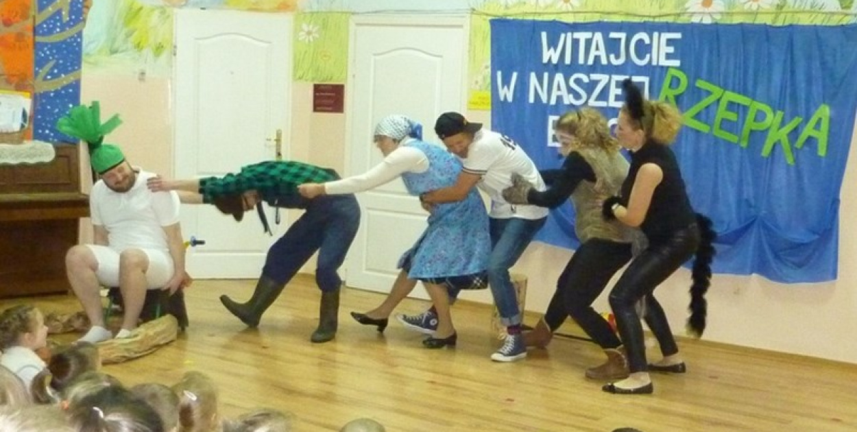  Rodzice -Dzieciom, czyli spektakl pt. "RZEPKA" Przedszkolu Publicznym…