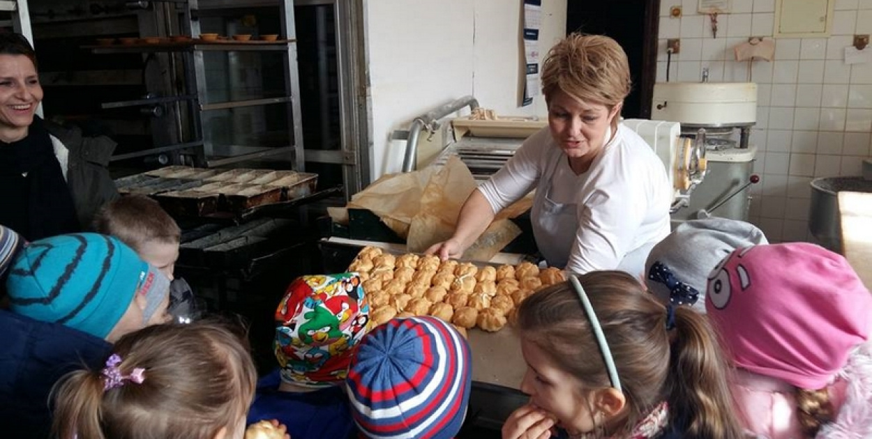 Przedszkolaki z "Jedynki" w piekarni  Państwa Cuper