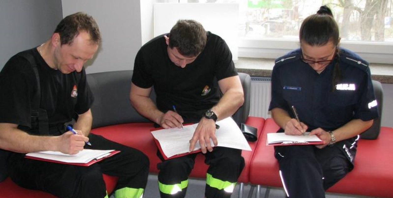 SpoKREWnieni służbą. Policjanci i strażacy z Brzegu oddali krew