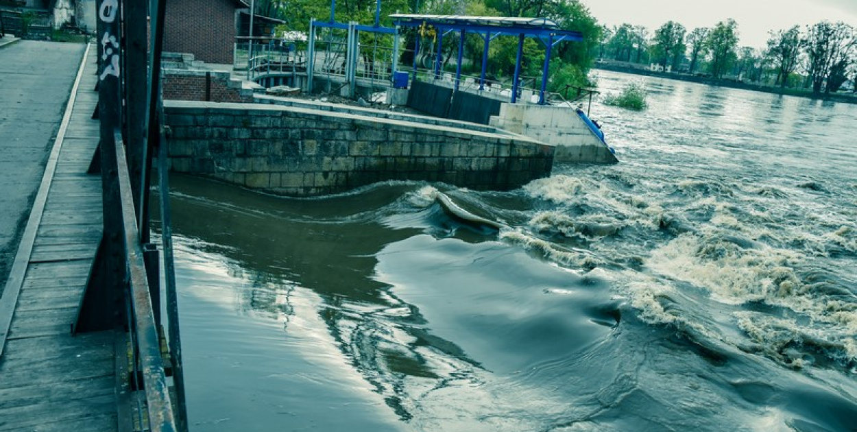 Stan ostrzegawczy z tendencją rosnącą na Odrze w Brzegu