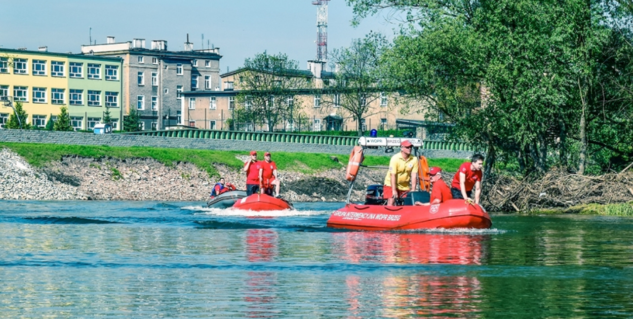  Wskoczył do Odry, by ratować koleżankę. Służby wznowiły poszukiwania…