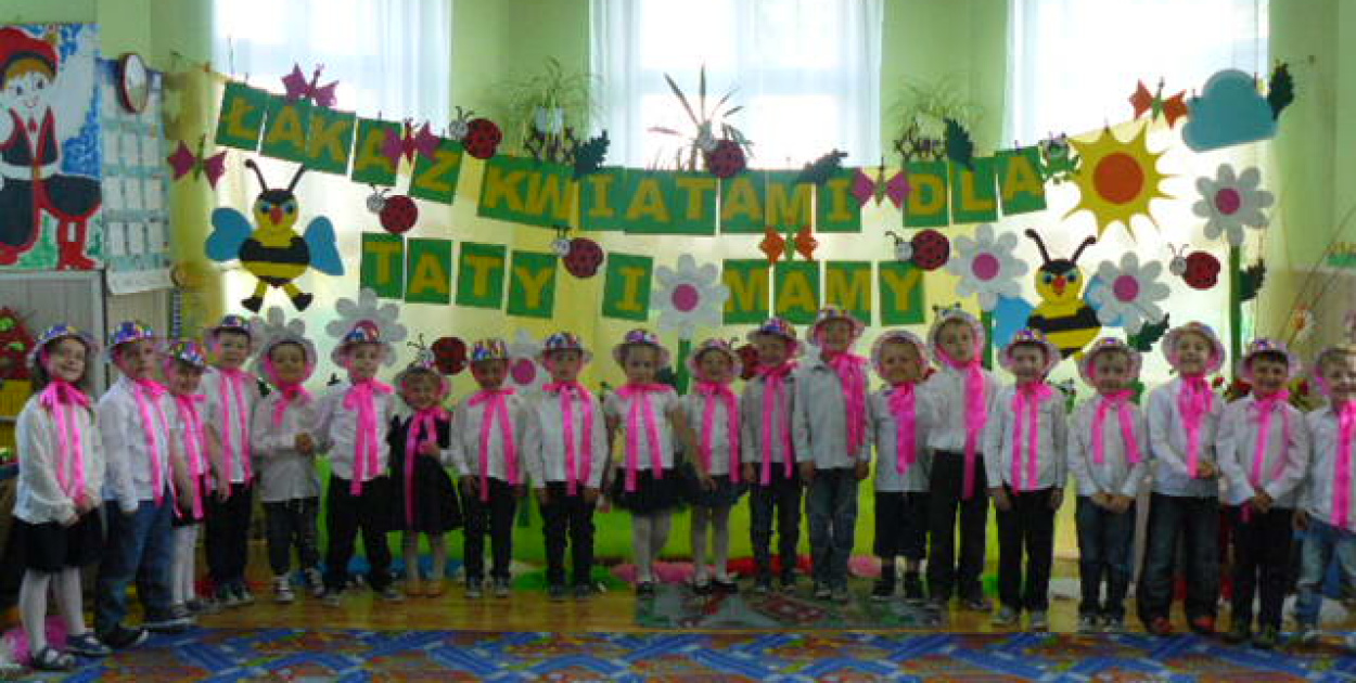  "Łąka z kwiatami dla taty i mamy" w Publicznym Przedszkolu w…