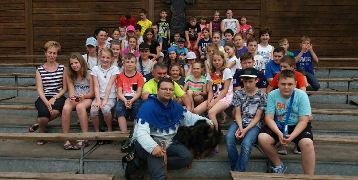 Klasy czwarte z ÓSEMKI w średniowiecznym Grodzie Rycerskim