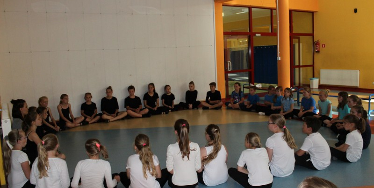 Zabawa w teatr  - o zajęciach teatralnych GBP w Skarbimierzu