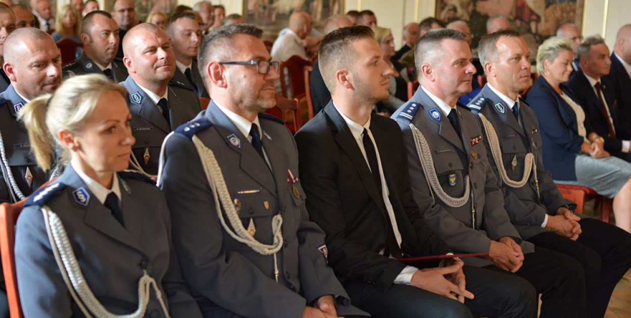 Święto Policji w powiecie brzeskim. 45 funkcjonariuszy awansowało na…