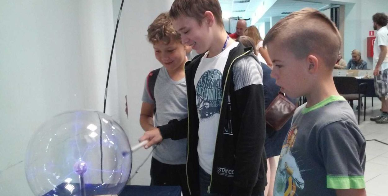 Ósemka na wystawie "Eksperymentuj" Centrum Nauki Kopernik