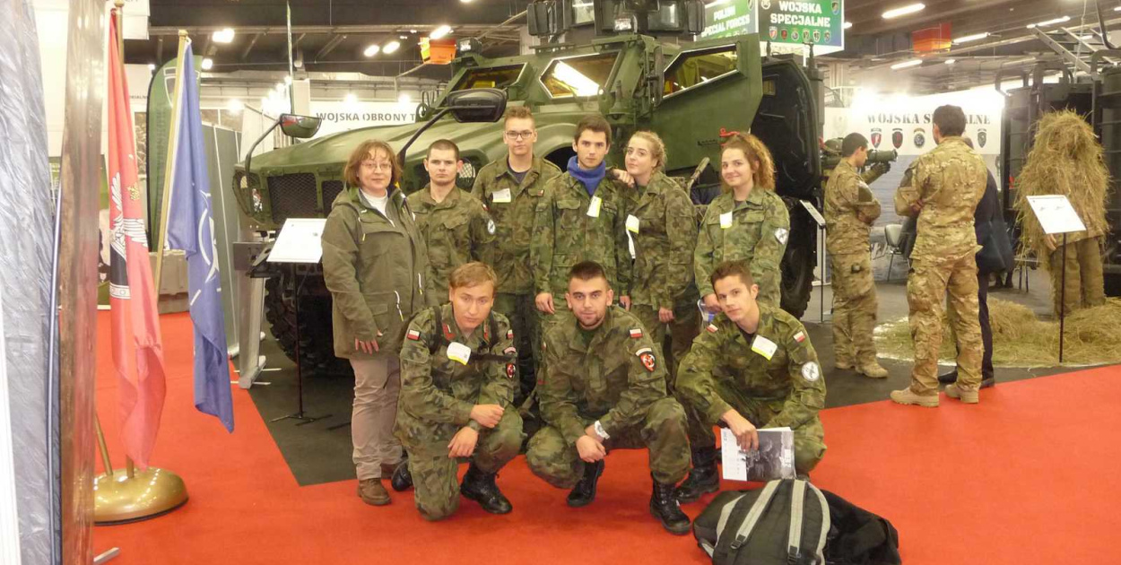 Zlot Klas Mundurowych na Międzynarodowych Targach Przemysłu Obronnego