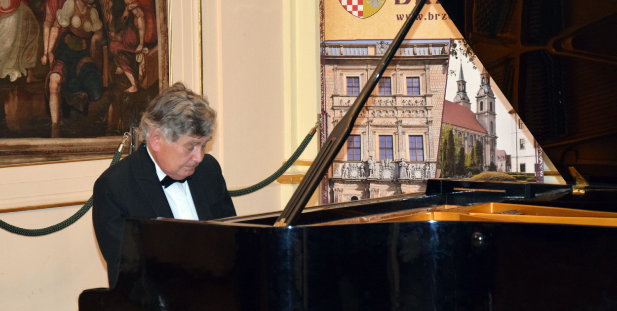 Wybitny pianista Eugen Indjic wystąpił w brzeskim zamku