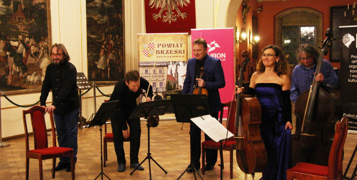 BaRockowe święta, czyli na smyczki w zamkowych salach